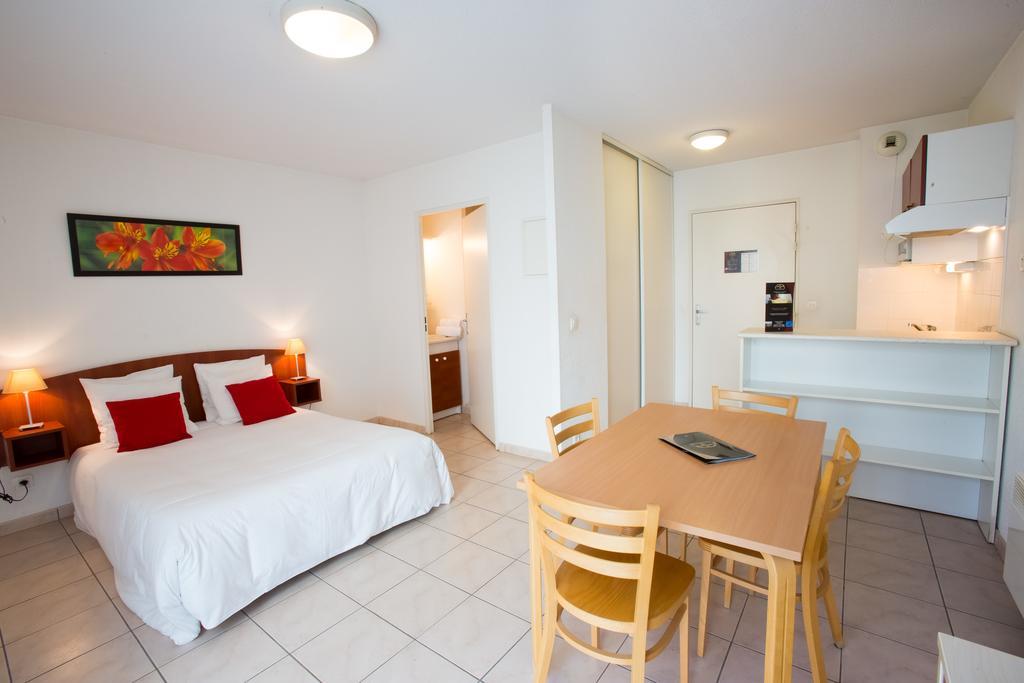 Studio with 1 Double Bed (1-2 Adults),744746305:JPEG