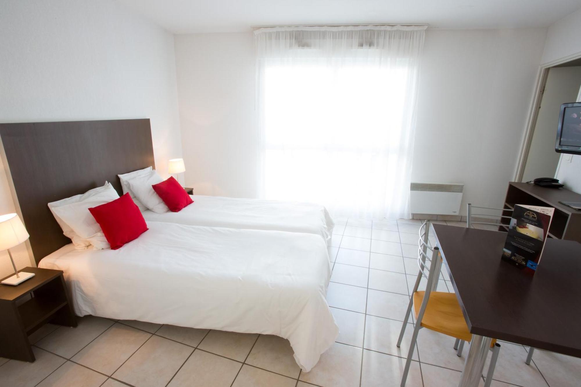 One-Bedroom Apartment,744746305:JPEG